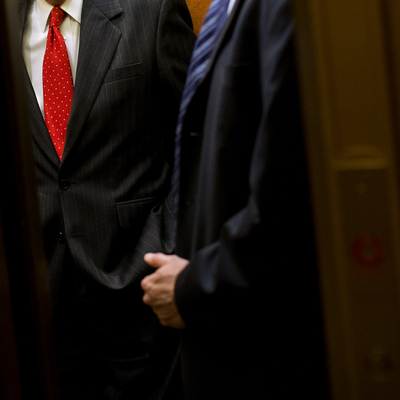 AYM'den emsal karar! "Asansörden kaba şekilde indi” denildi! Görev yeri değiştirildi!