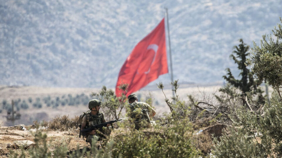 Niye bağıra bağıra geliyoruz?