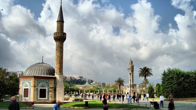 İzmir Cuma namazı saat kaçta?
