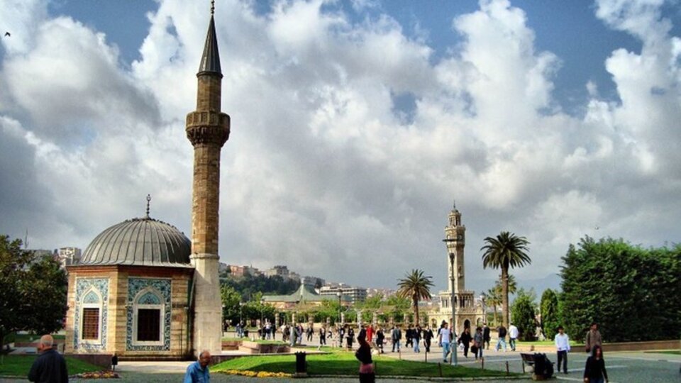 İzmir Cuma namazı saat kaçta?