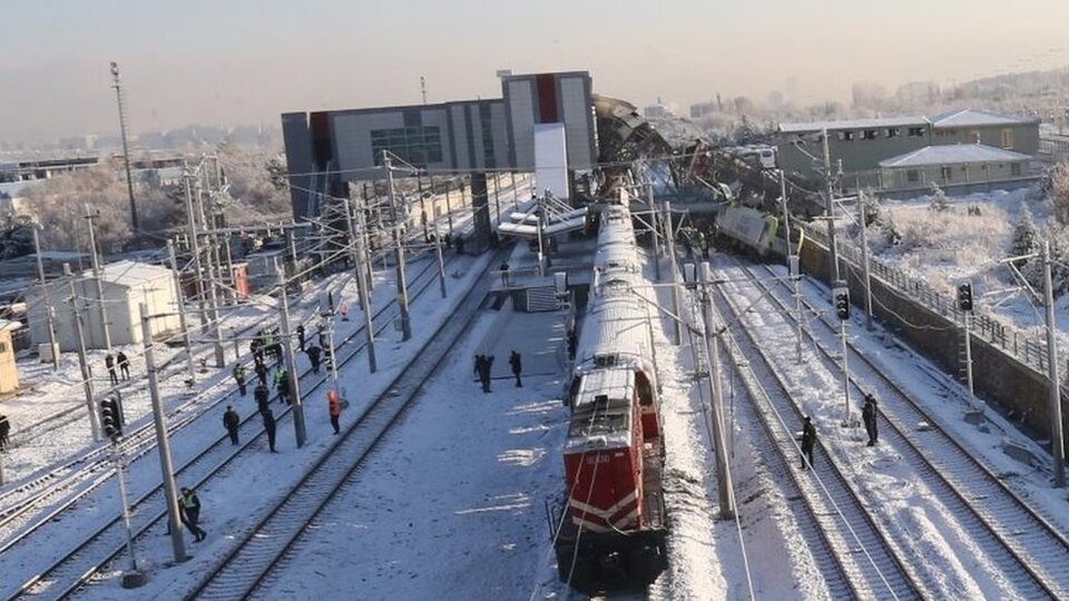 Ankara'da tren kazası - Uzmanlar, Ulaştırma Bakanı Turhan ile aynı fikirde değil: 'Sinyalizasyon kesinlikle gerekli'