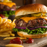 Bilinenleri tersine çevirdiler! Restoran yemekleri, fast food yiyeceklere göre daha kalorili...