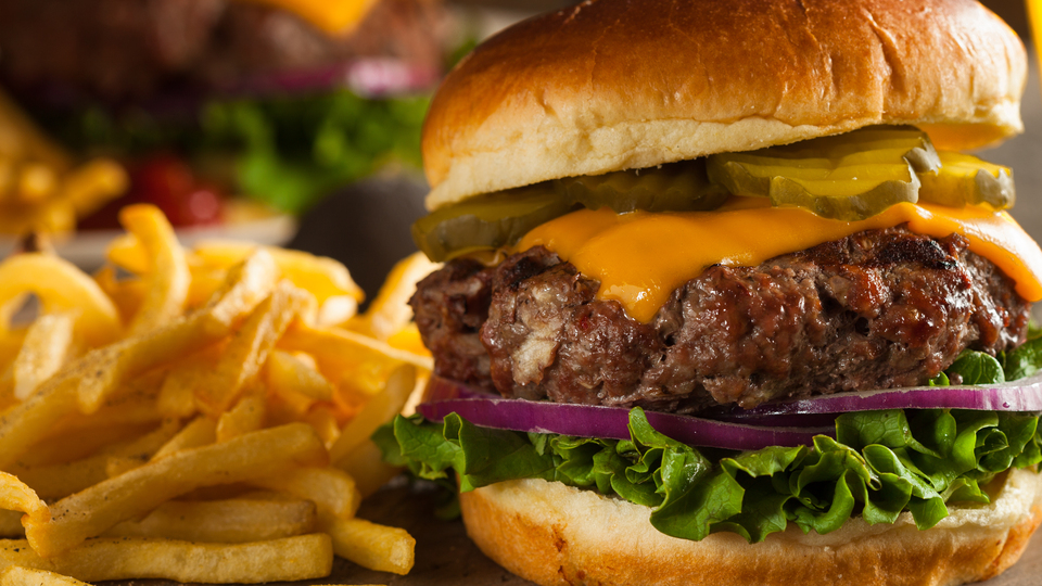 Bilinenleri tersine çevirdiler! Restoran yemekleri, fast food yiyeceklere göre daha kalorili...