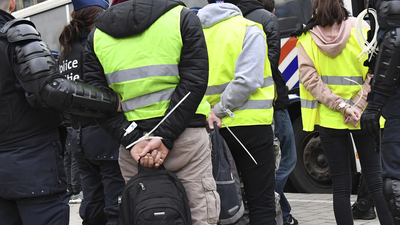 Paris'te protestolar öncesi gözaltılar var!