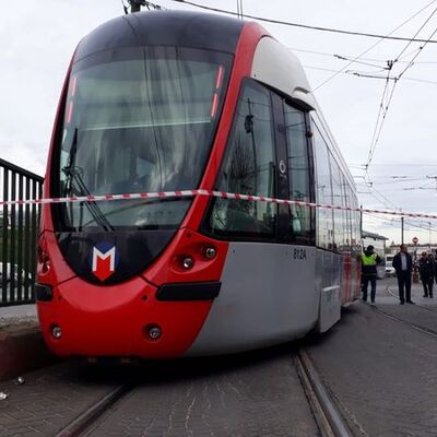 Cevizlibağ'da iki tramvay çarpıştı!