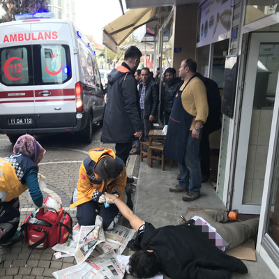 Korkunç olay! Beline bıçak saplandı