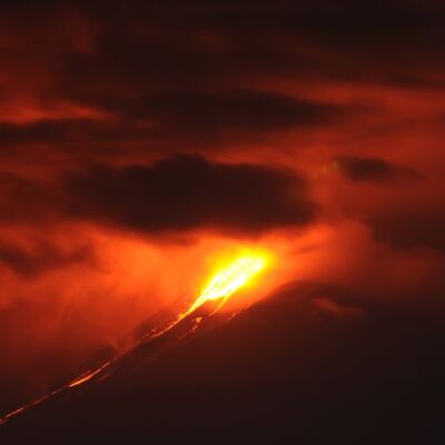 Soputan Yanardağı yine faaliyete geçti