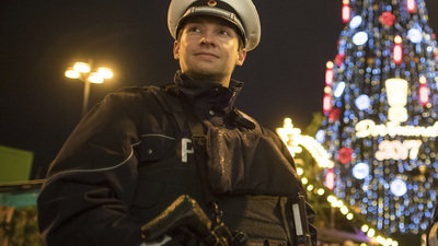 Noel pazarında terör paniği: Çocuklar maytap patlattı, izdiham yaşandı