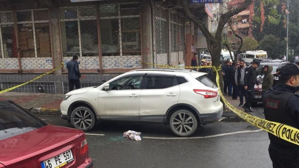 Gaziosmanpaşa'da cipe silahlı saldırı