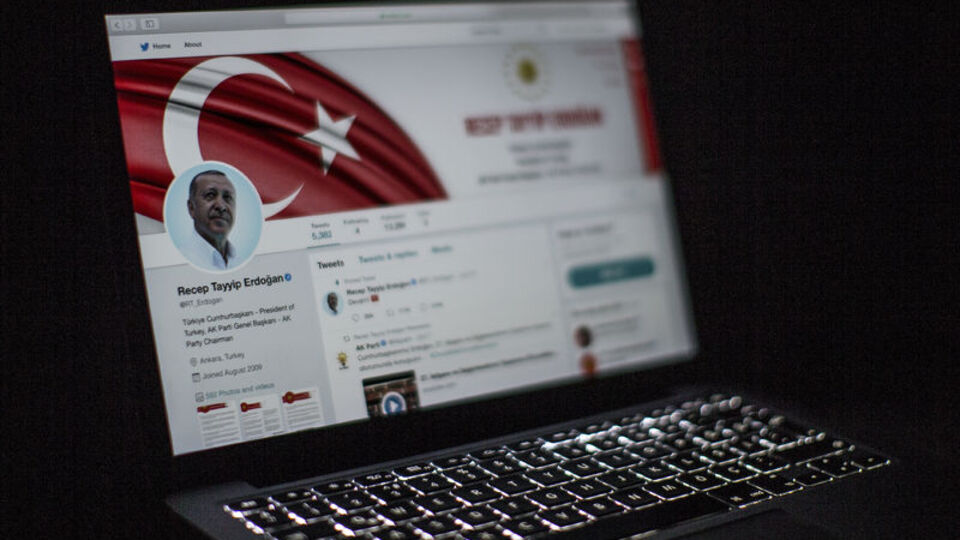 AK Parti sanal genel merkez kurdu