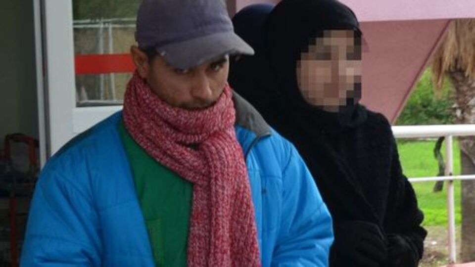 Doktor 14 yaşındaki kızı görünce hemen polisi aradı!