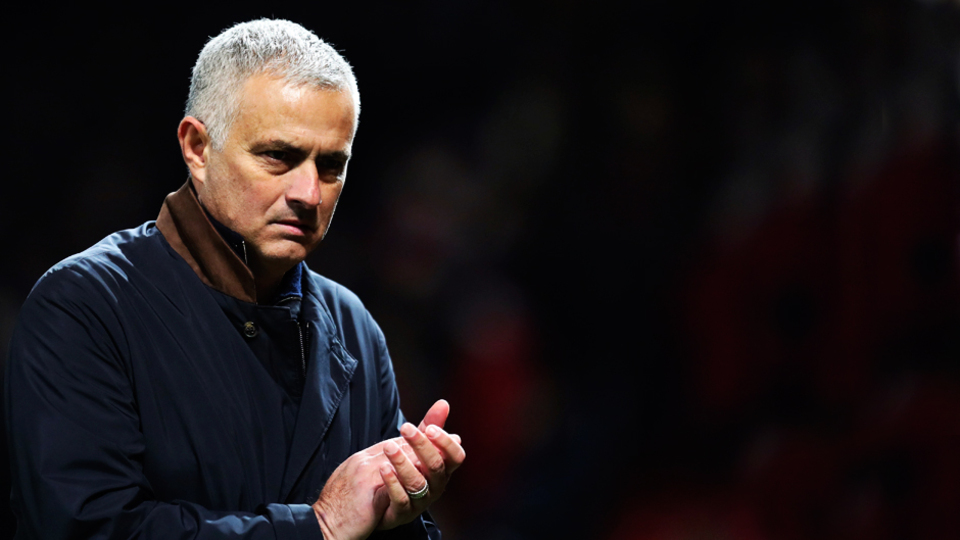 Jose Mourinho kovuldu