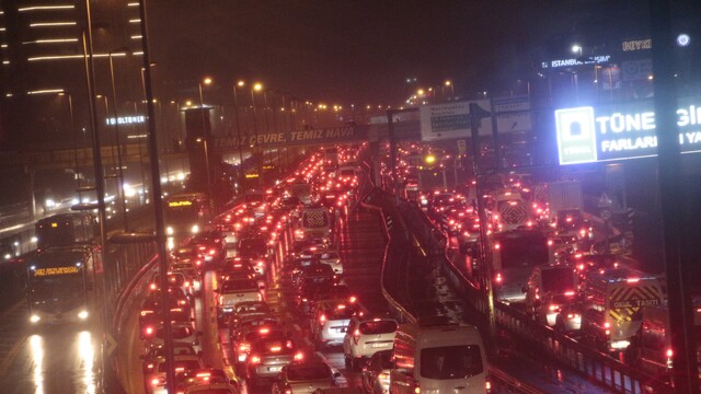 E-5'te trafik kilit!