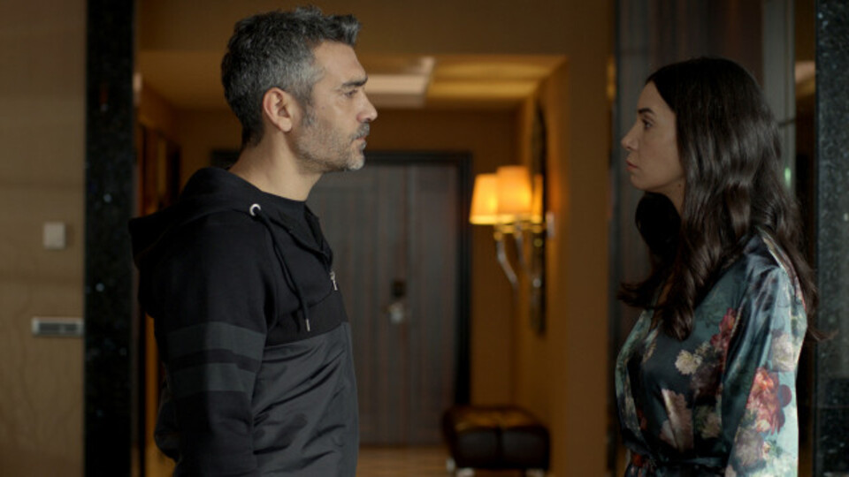 Sarp, Pırıl'ın yanında Bahar'la konuşacak mı?