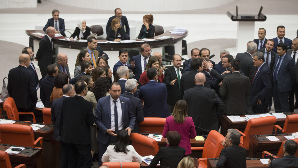 Meclis'te 'Şunlara bakın' tartışması!