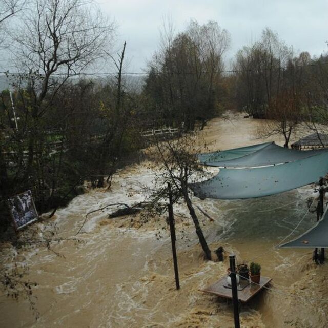 Yalova'da seralar sular altında