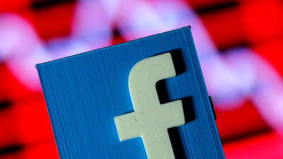 Skandallar Facebook'un üçte birini götürdü!