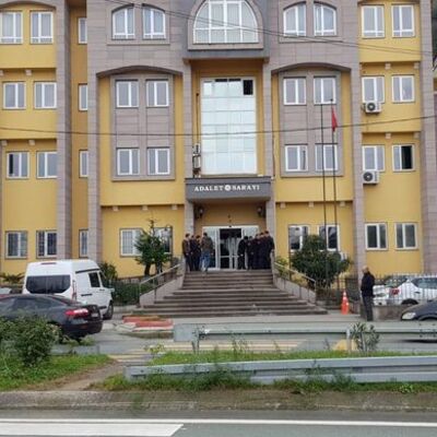 Polisin silahını alıp ateş açtı! İlçeyi ayağa kaldıran olay!