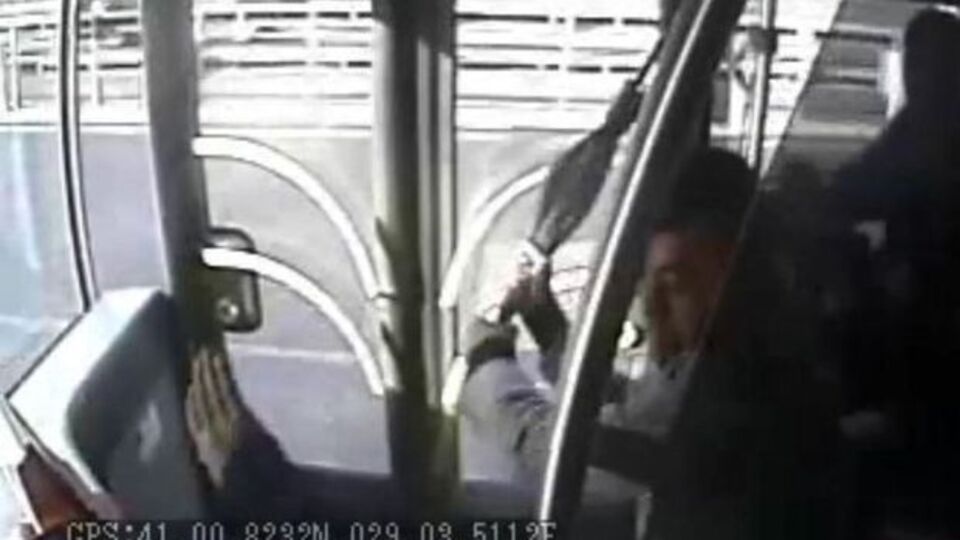 Metrobüste 'şemsiye' faciası davasında İETT'ye soru