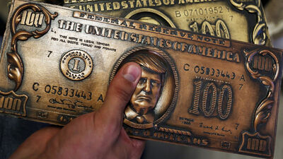 Dolara fren, altına gaz