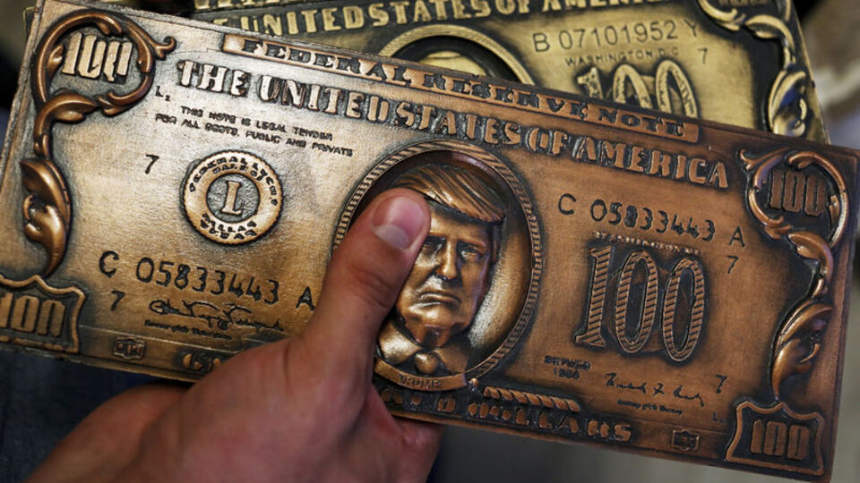 Dolara fren, altına gaz