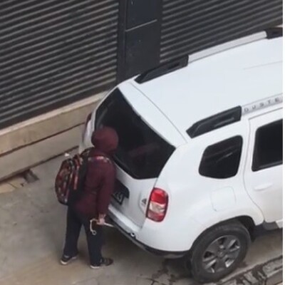 Bu görüntü büyük tepki topladı! Çocuğun durumu yürekleri sızlattı