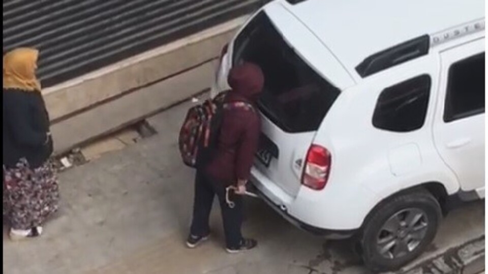 Bu görüntü büyük tepki topladı! Çocuğun durumu yürekleri sızlattı