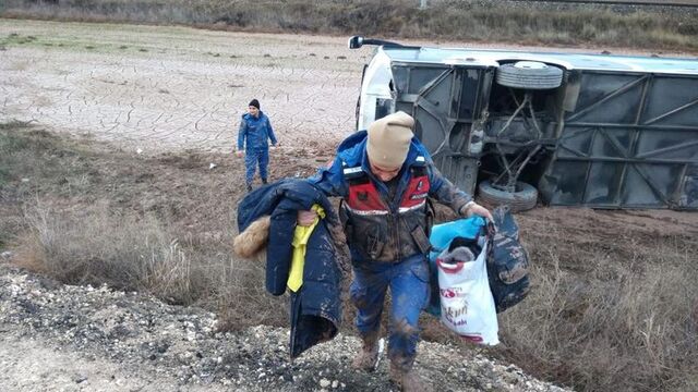 Yozgat'ta yolcu otobüsü devrildi: Ölü ve yaralılar var