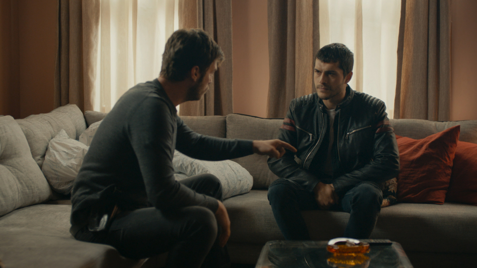 Çarpışma'da duygusal sahne: Aslan gibi bir abim var