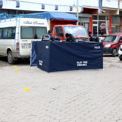 Sokak ortasında 3 çocuk babasına kurşun yağdırdı