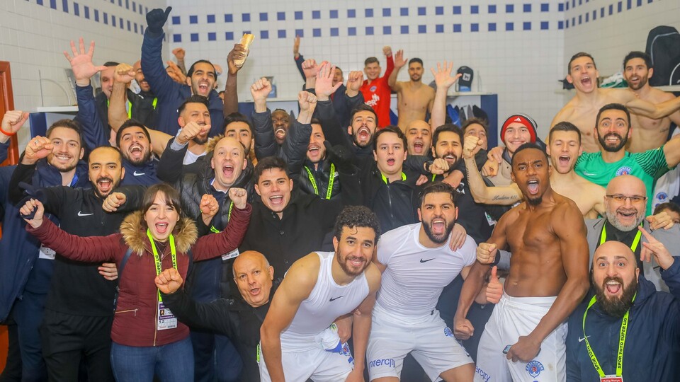 Soyunma odasında büyük coşku!