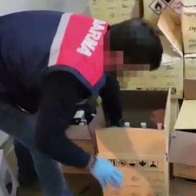 Kadın ayakkabısıyla aile imajı verip yaptıkları akılalmaz!