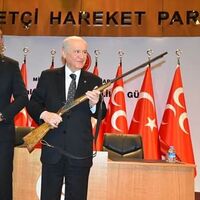 Bahçeli'ye Efe hediyesi