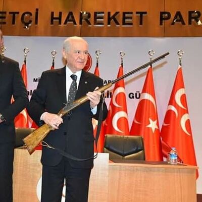 Bahçeli'ye Efe hediyesi