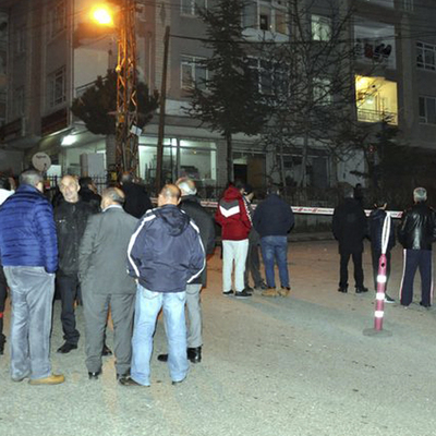 Boğazına bıçak dayadı, intihara kalkıştı