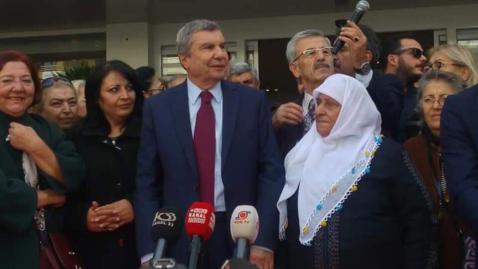 İstemihan Talay'dan Mersin'de anket tepkisi