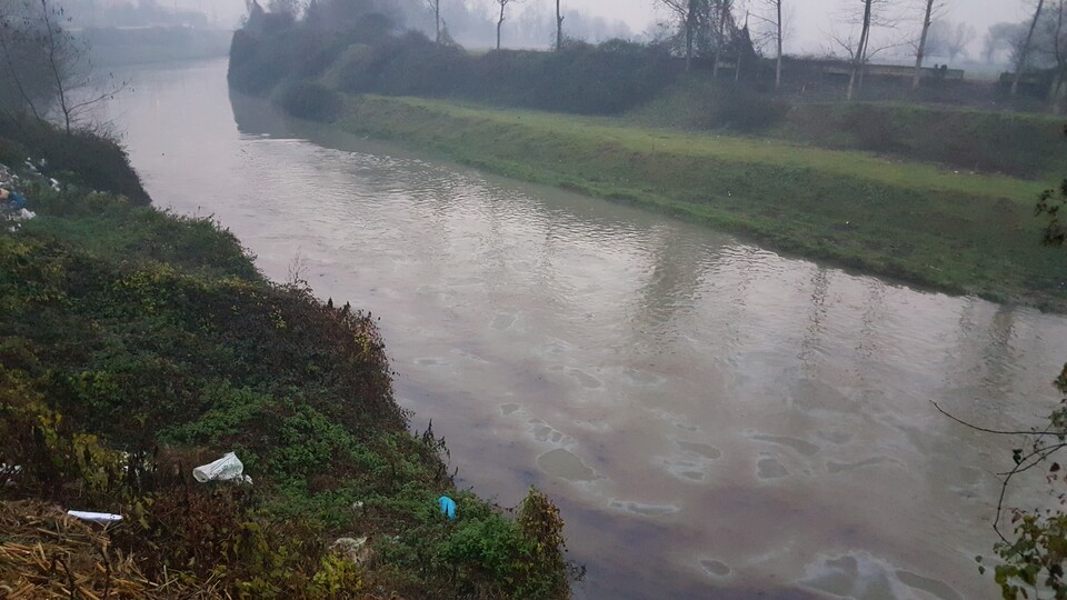İstanbullular dikkat! Vanalar çalındı, nehire yakıt karıştı