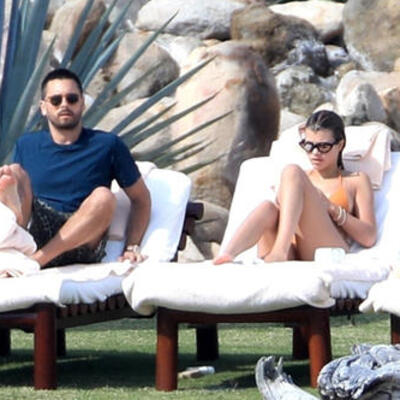 Eski ve yeni sevgilisiyle tatilde