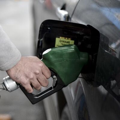 Bu gece yarısından itibaren benzin ve motorine yeni indirim