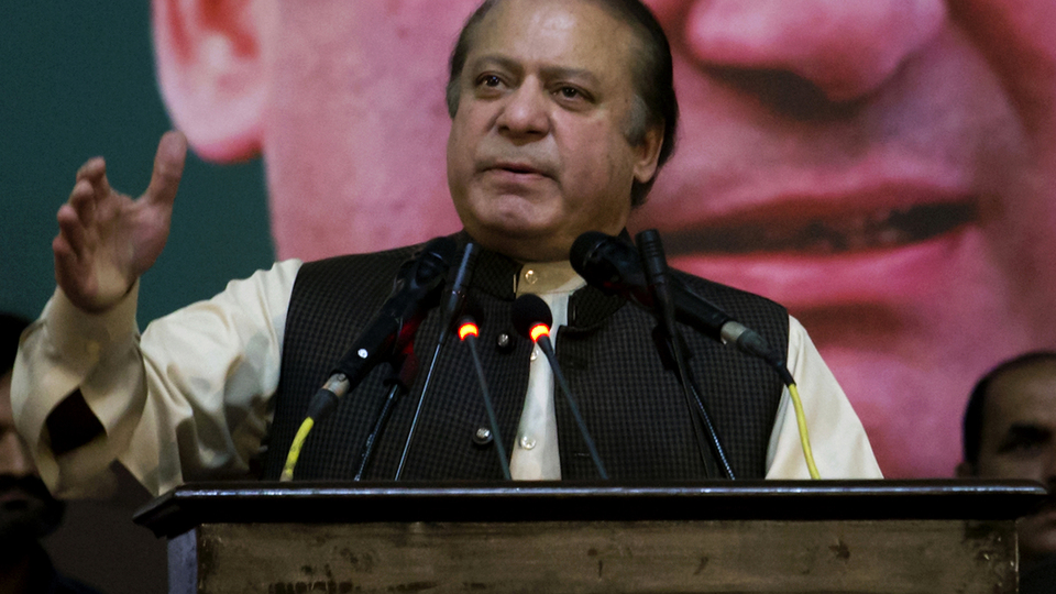 Eski Pakistan Başbakanı Şerif'e 7 yıl hapis!