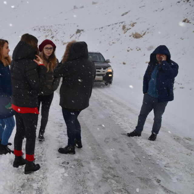 Muş'ta öğretmenler karda mahsur kaldı