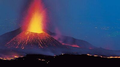 Etna yeniden uyandı!