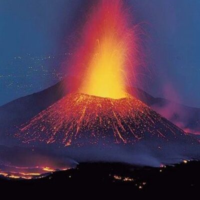 Etna yeniden uyandı!