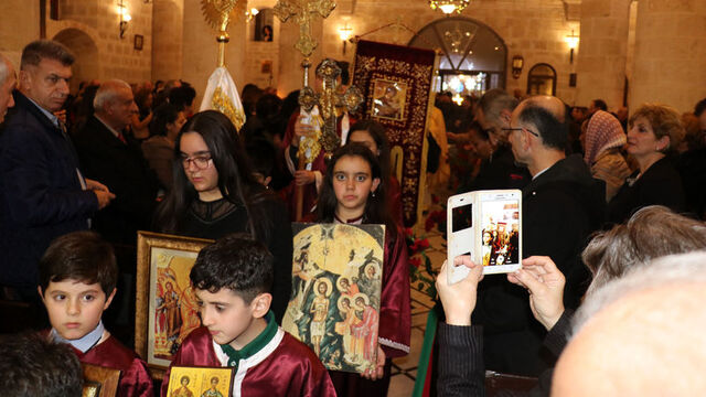 Hatay ve İzmir'de Noel ayini düzenlendi