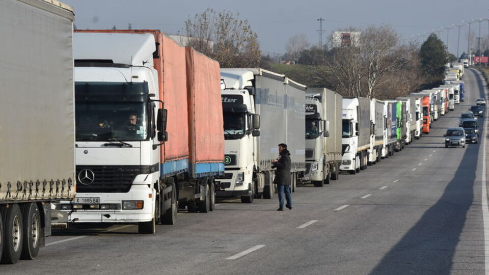 İhracat rekoru sınır kapılarını patlattı