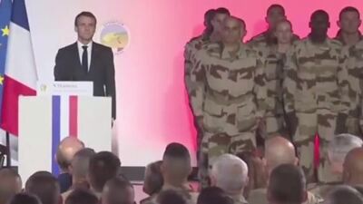 Macron'un konuşması askeri bayılttı!