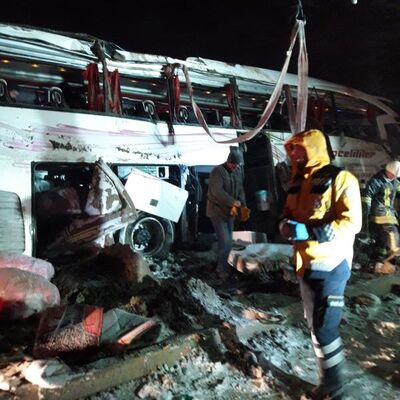 Üç yolcu otobüsü devrildi, bilanço ağır!