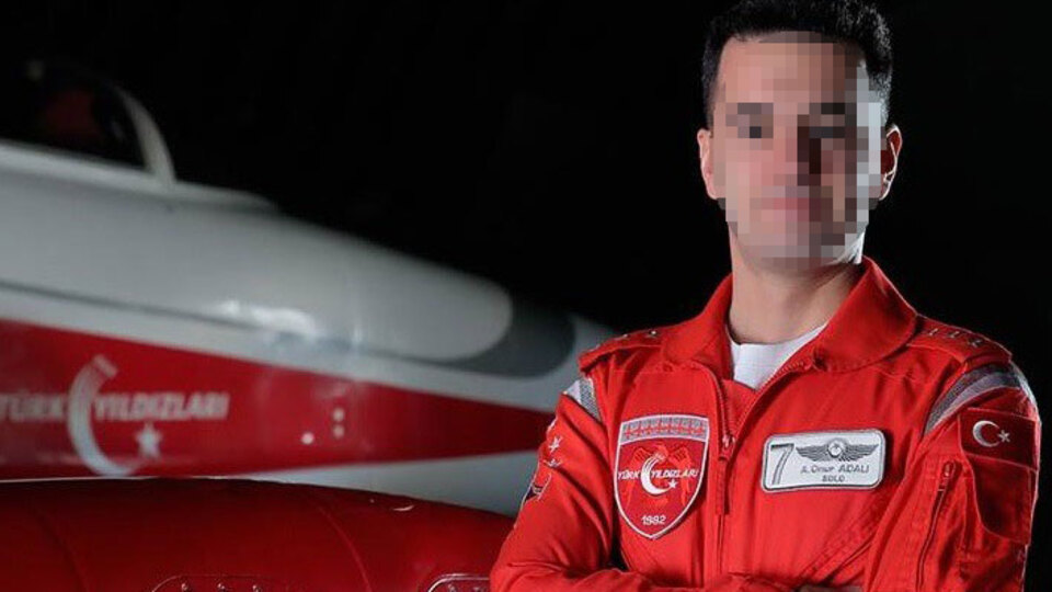 Türk yıldızlarından yüzbaşıya gözaltı!