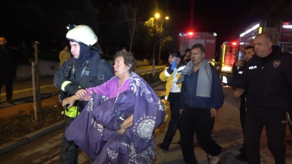 Bursa'da yangın, 4 kişi dumandan etkilendi