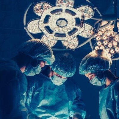 Görenler şaşkına dönüyor! Kalbi göbeğinin dışında...